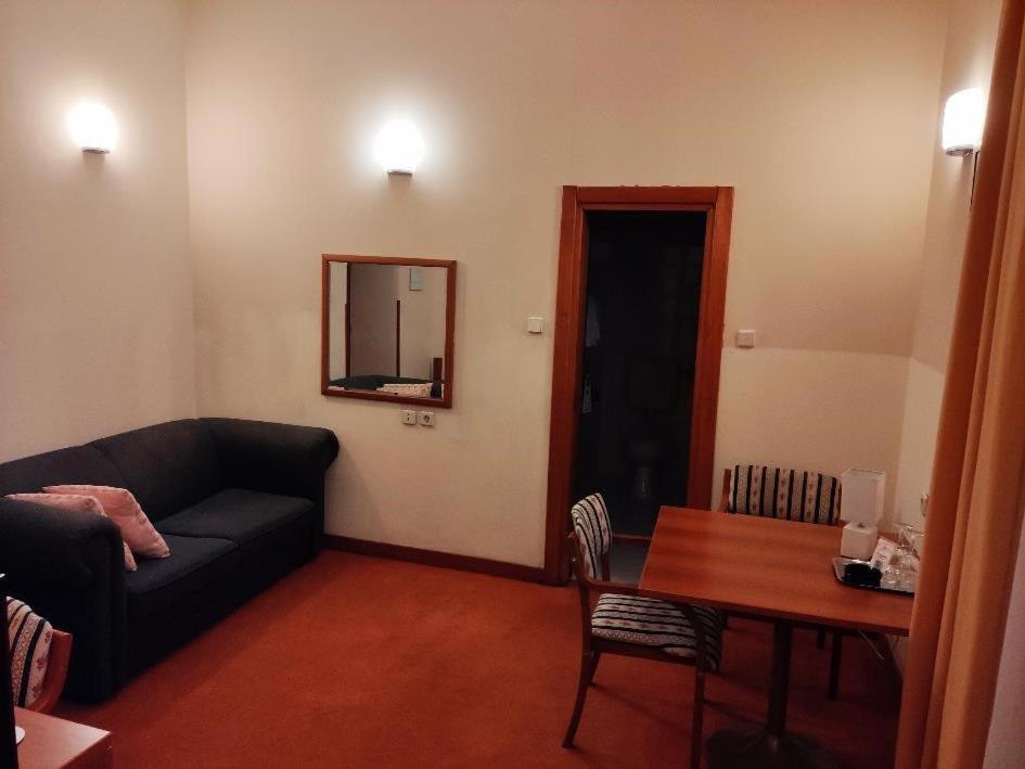 Hotel Vila Ruzica- Glavna Zgrada I Depandanse ซริกเวนิซา ภายนอก รูปภาพ
