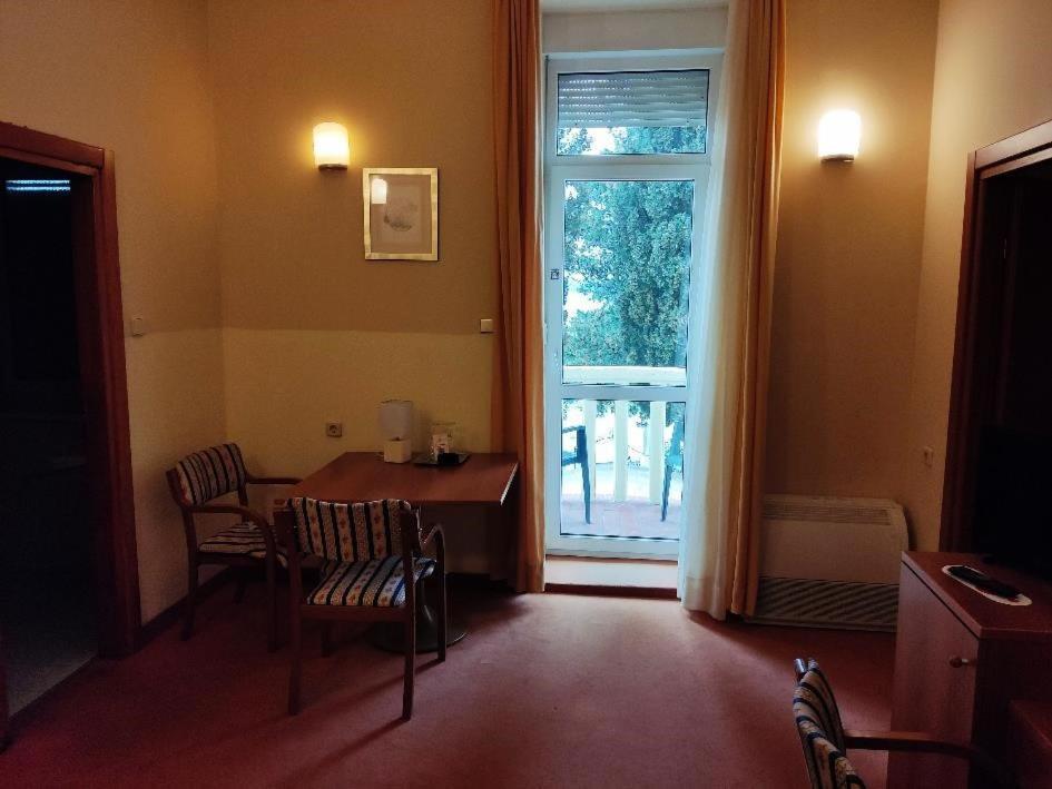 Hotel Vila Ruzica- Glavna Zgrada I Depandanse ซริกเวนิซา ภายนอก รูปภาพ