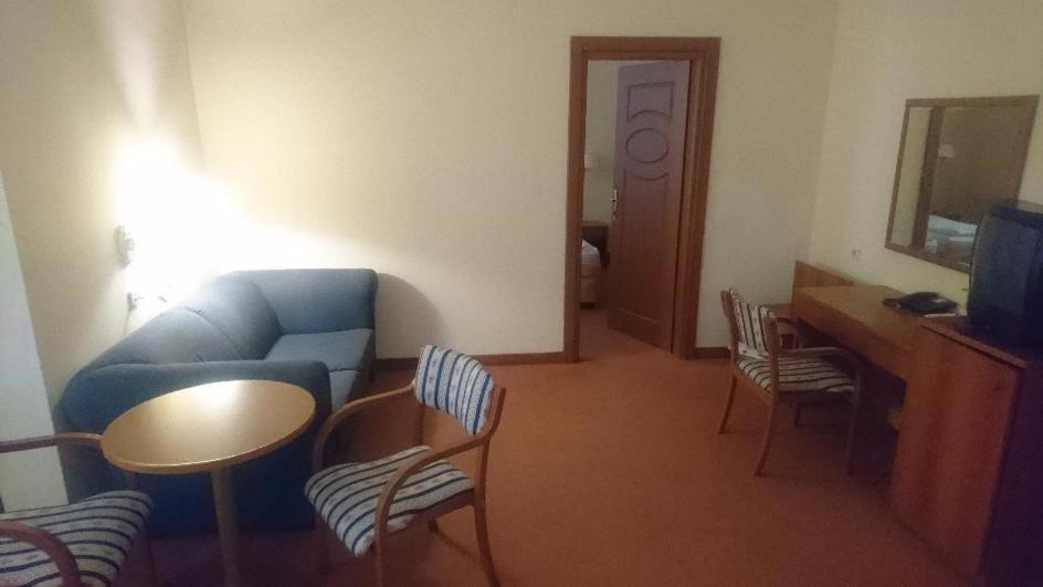 Hotel Vila Ruzica- Glavna Zgrada I Depandanse ซริกเวนิซา ภายนอก รูปภาพ
