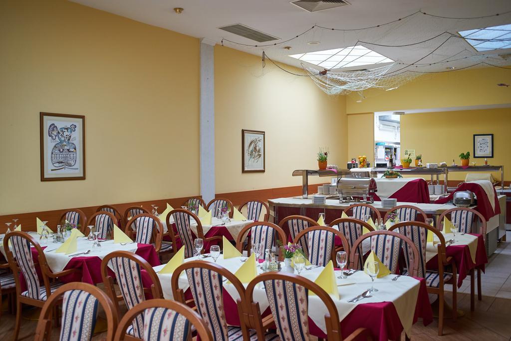 Hotel Vila Ruzica- Glavna Zgrada I Depandanse ซริกเวนิซา ภายนอก รูปภาพ