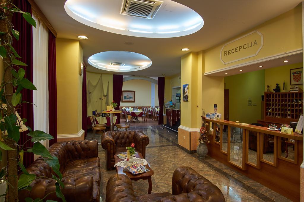 Hotel Vila Ruzica- Glavna Zgrada I Depandanse ซริกเวนิซา ภายนอก รูปภาพ