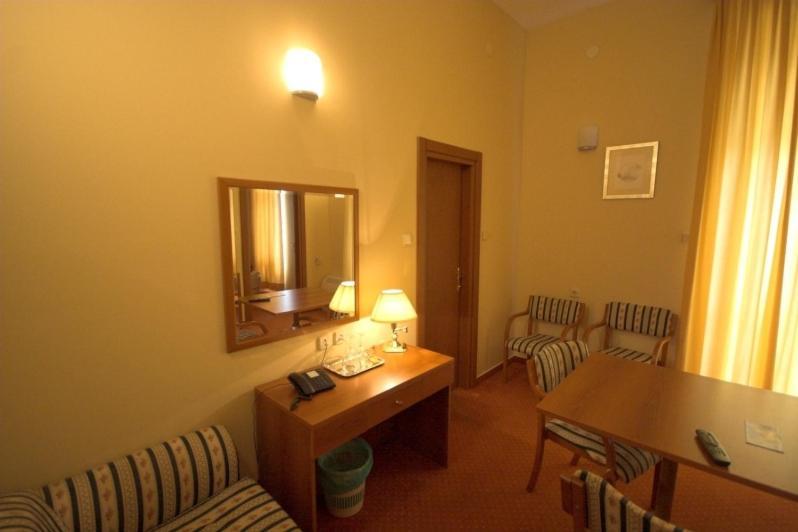 Hotel Vila Ruzica- Glavna Zgrada I Depandanse ซริกเวนิซา ภายนอก รูปภาพ