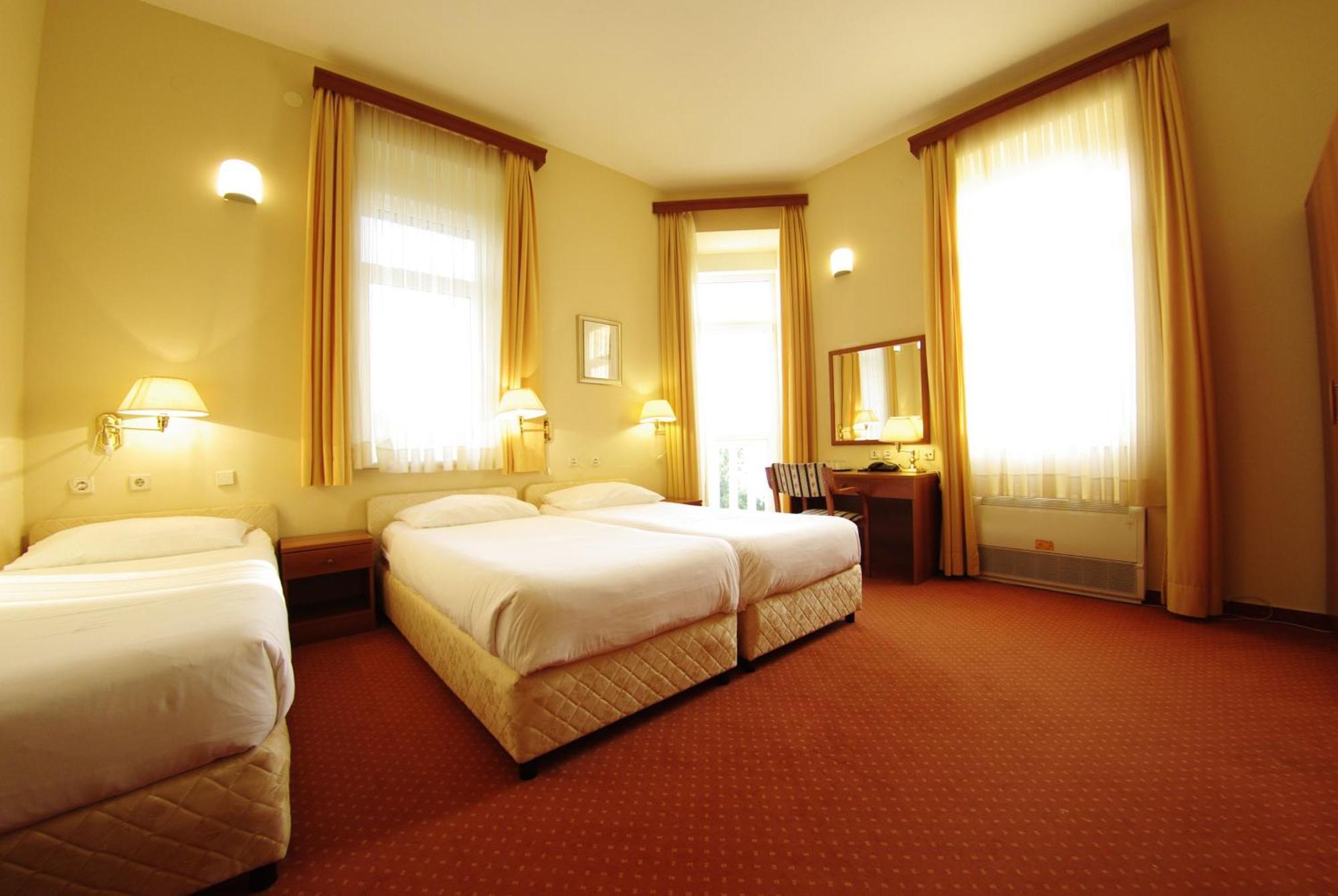 Hotel Vila Ruzica- Glavna Zgrada I Depandanse ซริกเวนิซา ภายนอก รูปภาพ
