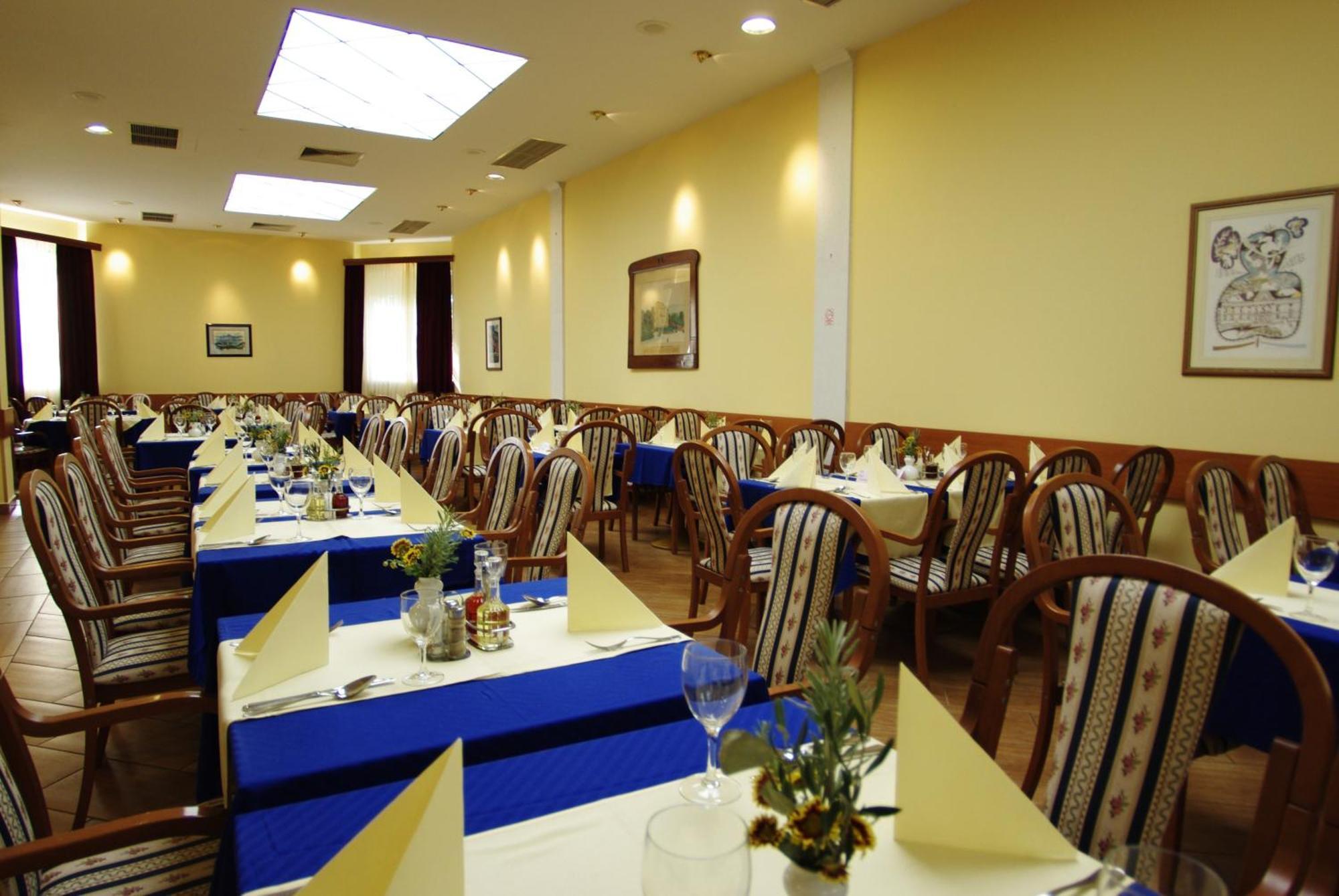 Hotel Vila Ruzica- Glavna Zgrada I Depandanse ซริกเวนิซา ภายนอก รูปภาพ