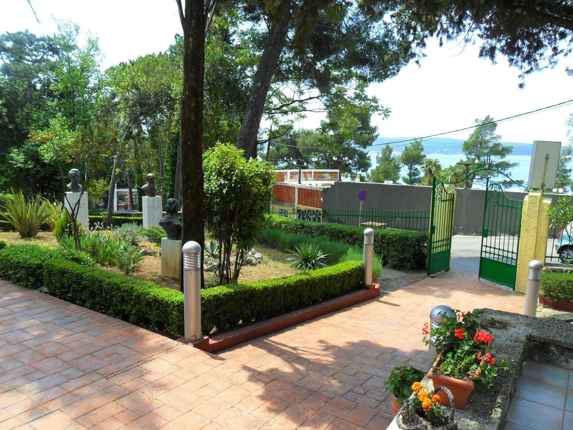 Hotel Vila Ruzica- Glavna Zgrada I Depandanse ซริกเวนิซา ภายนอก รูปภาพ