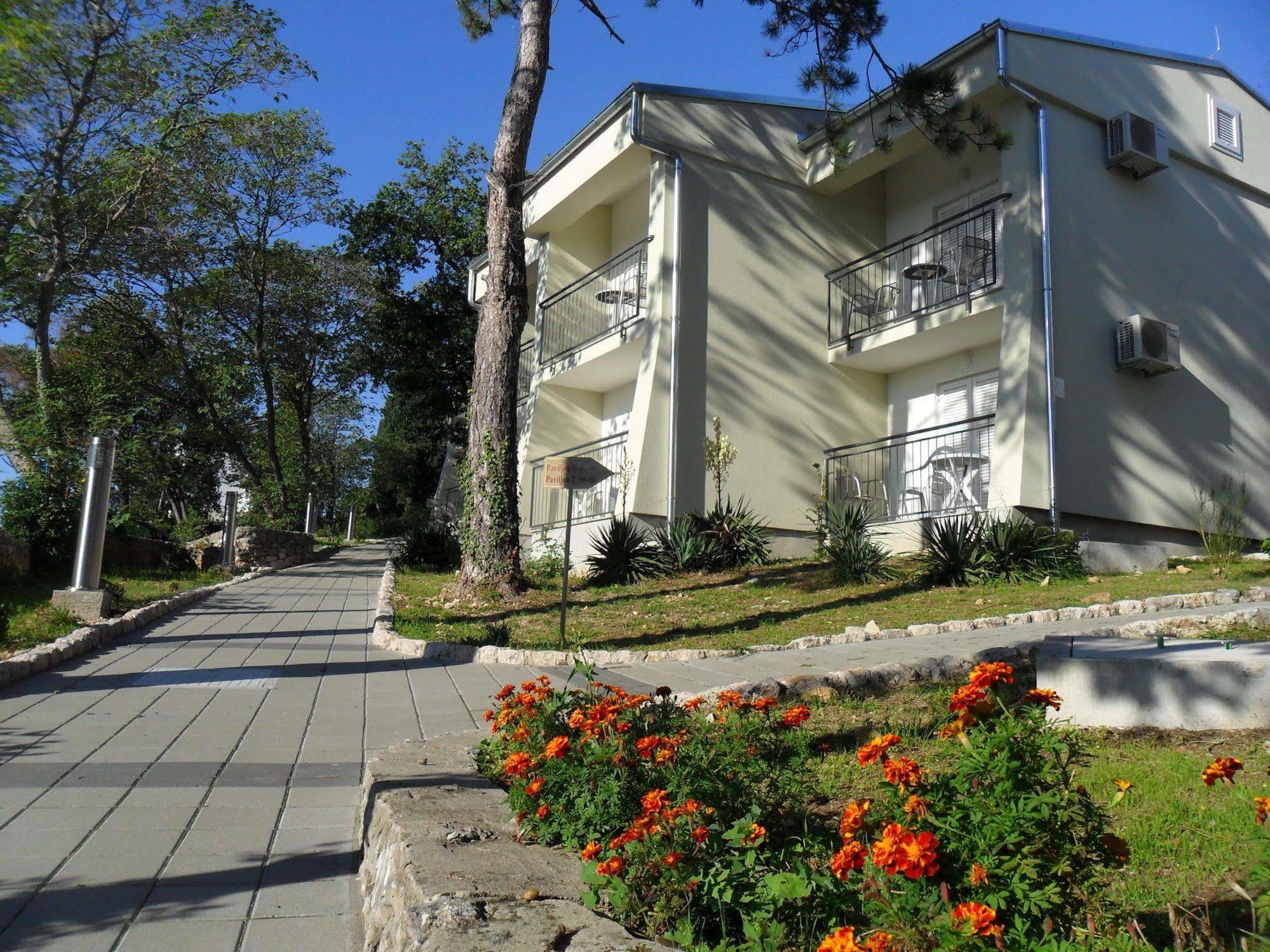Hotel Vila Ruzica- Glavna Zgrada I Depandanse ซริกเวนิซา ภายนอก รูปภาพ