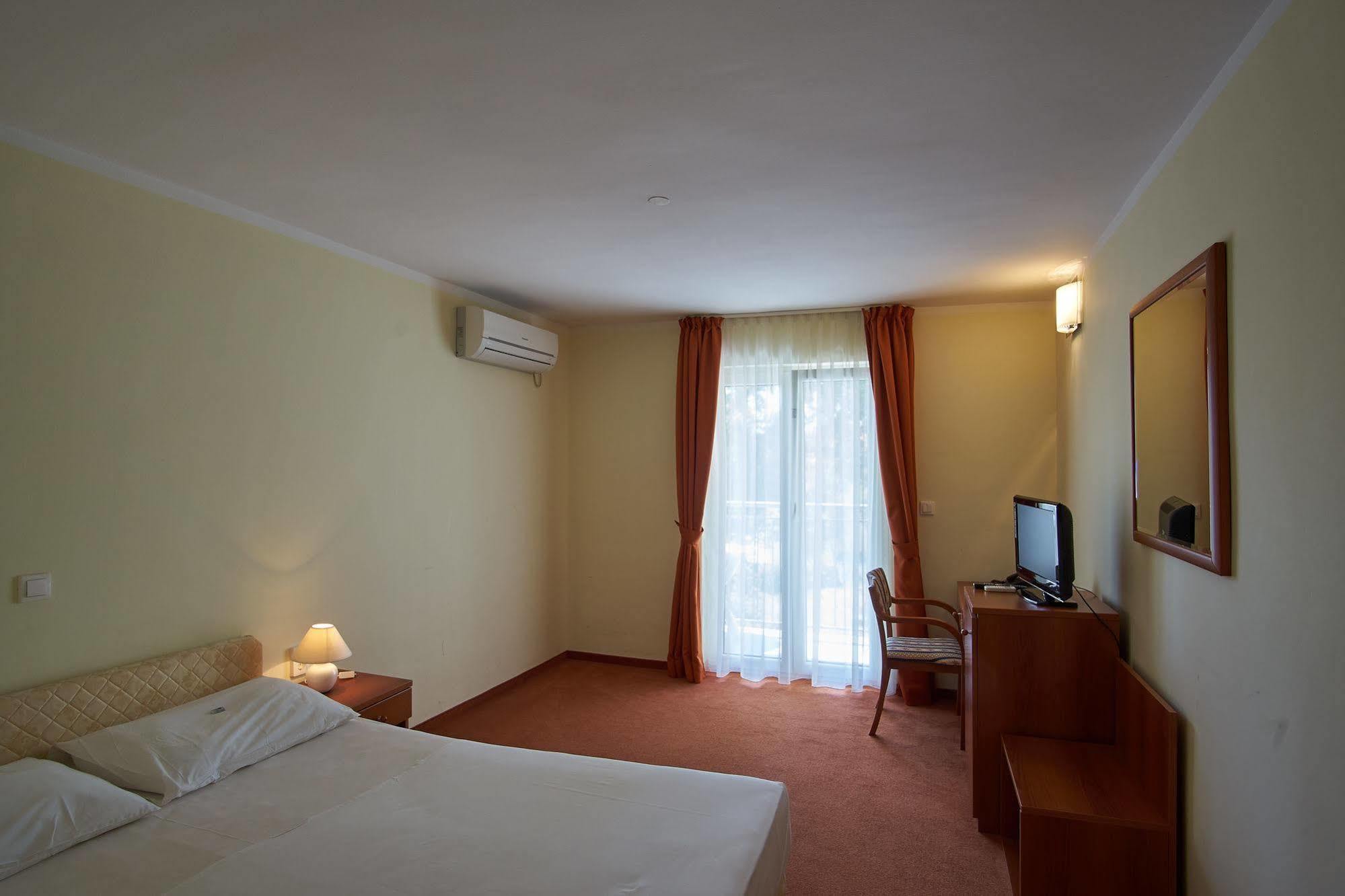 Hotel Vila Ruzica- Glavna Zgrada I Depandanse ซริกเวนิซา ภายนอก รูปภาพ
