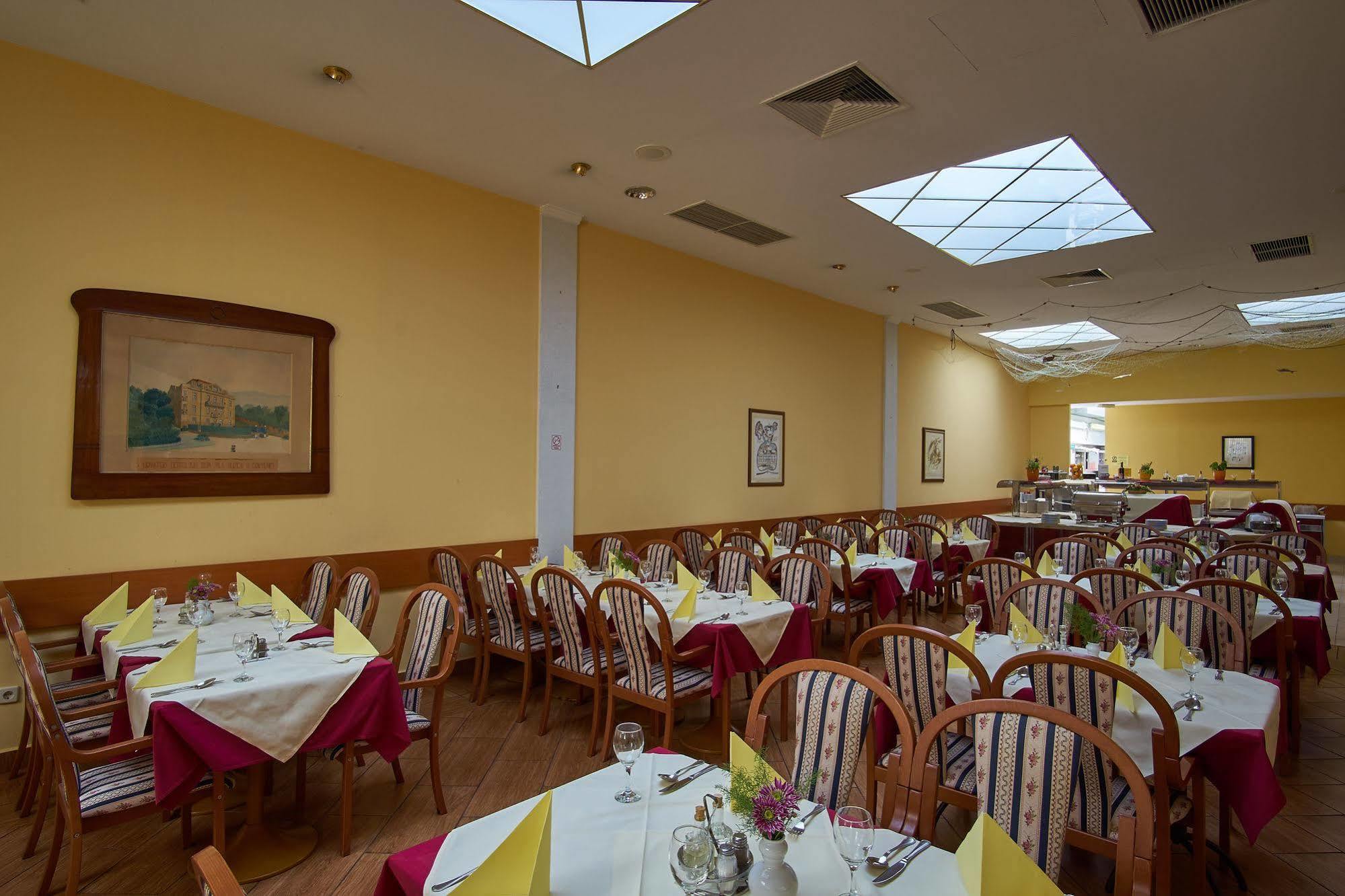 Hotel Vila Ruzica- Glavna Zgrada I Depandanse ซริกเวนิซา ภายนอก รูปภาพ