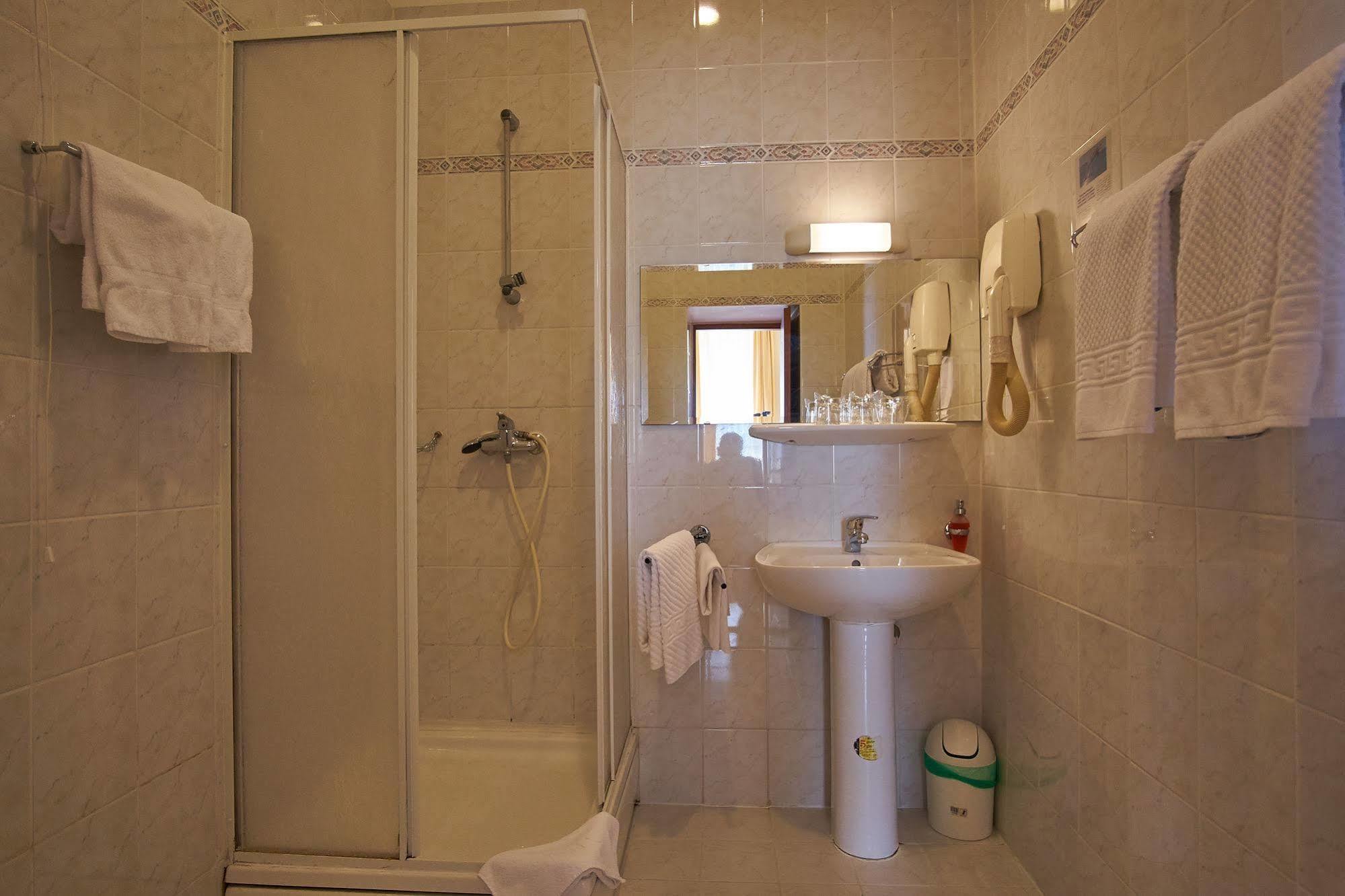 Hotel Vila Ruzica- Glavna Zgrada I Depandanse ซริกเวนิซา ภายนอก รูปภาพ