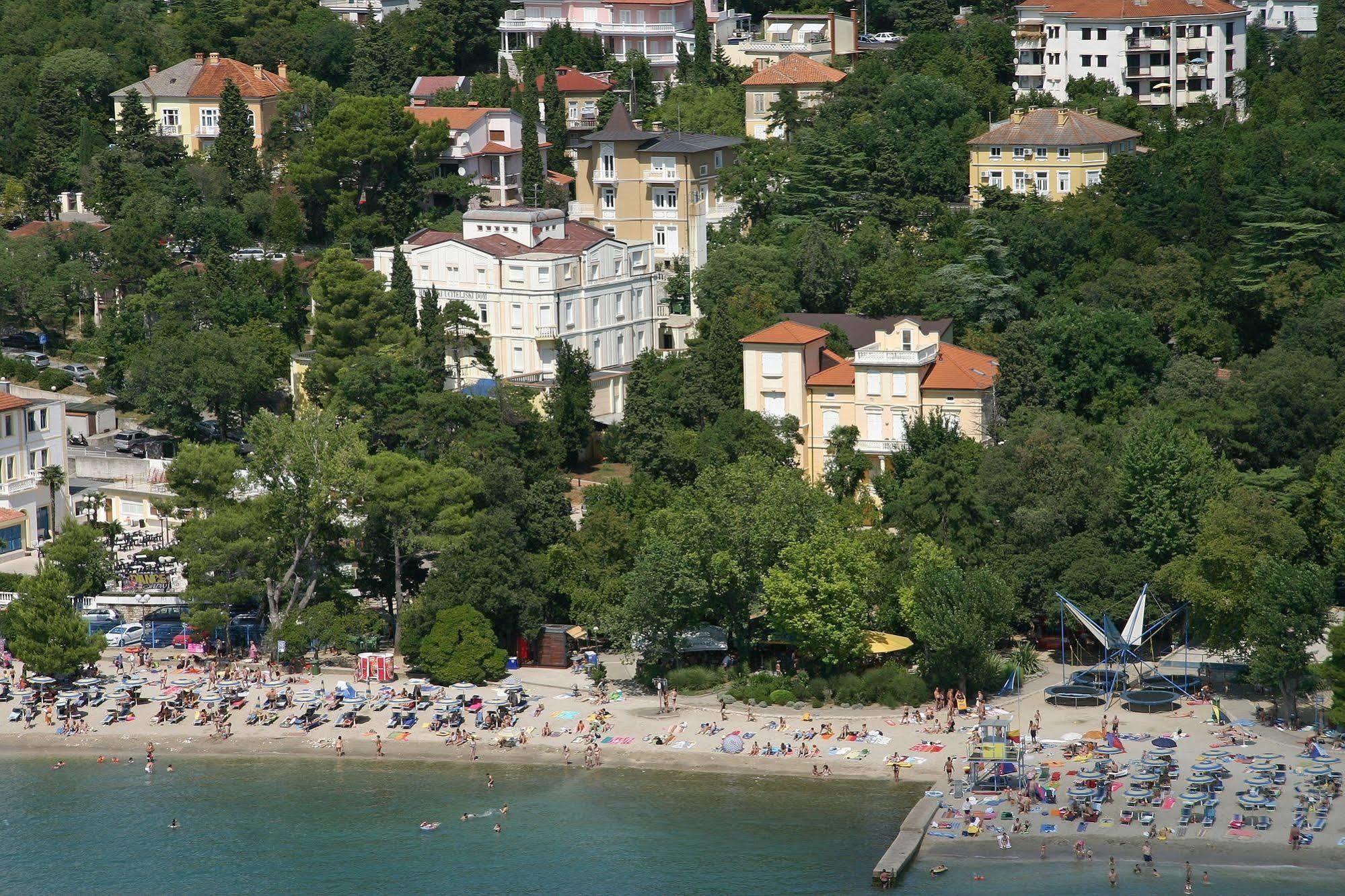 Hotel Vila Ruzica- Glavna Zgrada I Depandanse ซริกเวนิซา ภายนอก รูปภาพ
